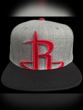 Houston Rockets Mitchell & Ness Snapback Hat – Grey/Black/Red